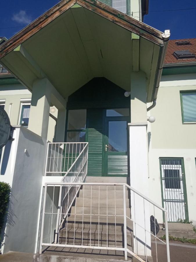 Darvin Apartman Eger Apartamento Exterior foto