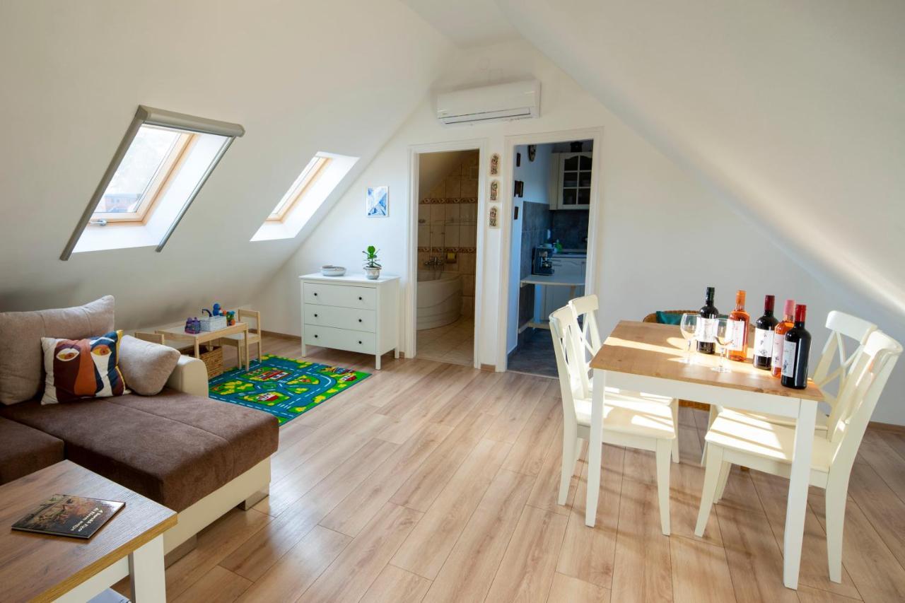 Darvin Apartman Eger Apartamento Exterior foto